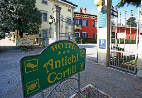  Hotel Antichi Cortili  Доссобуоно